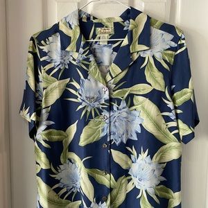 Nwot Tommy Bahama Silk Floral Button Down Top size Medium  🏝
